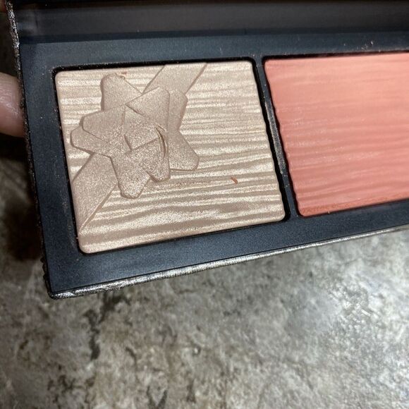 MAC Holiday Shiny Pretty Things Face Palette Fair String Lights Sweater Weather. - Picture 2 of 6